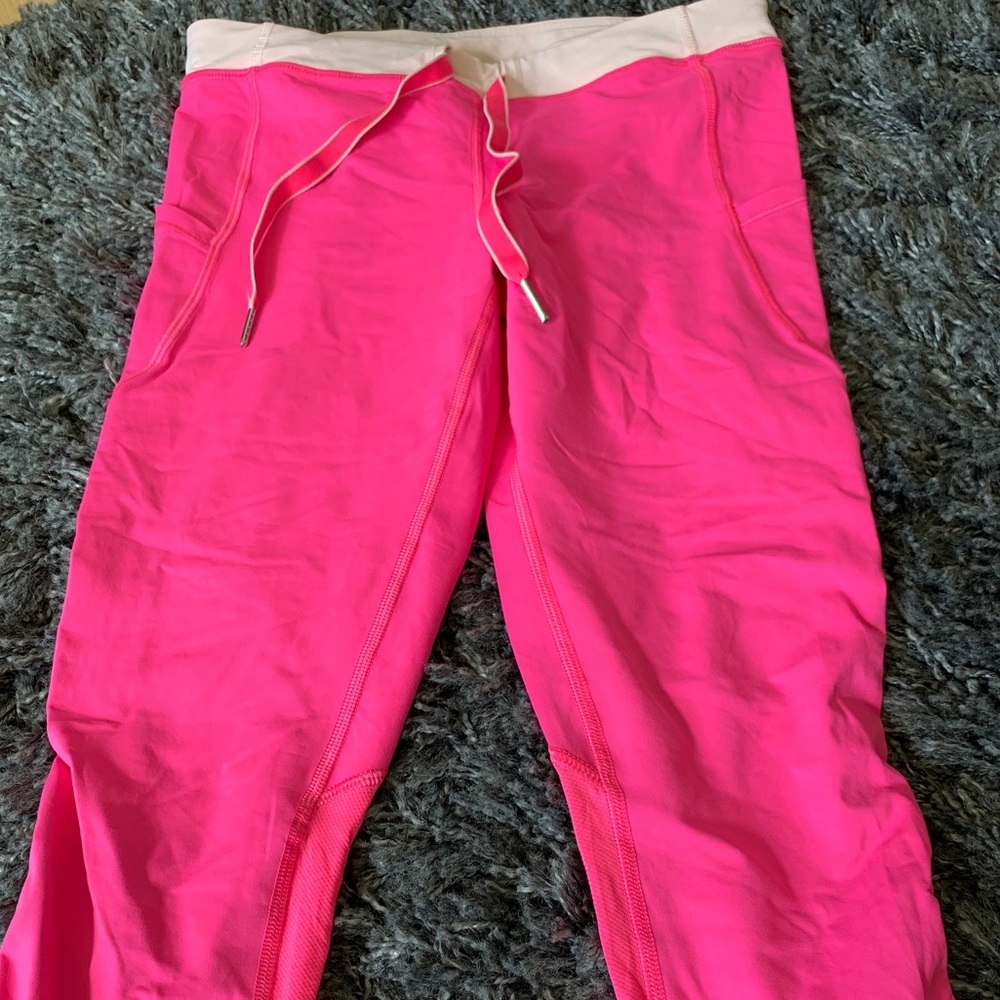 Lululemon bright pink crop leggings